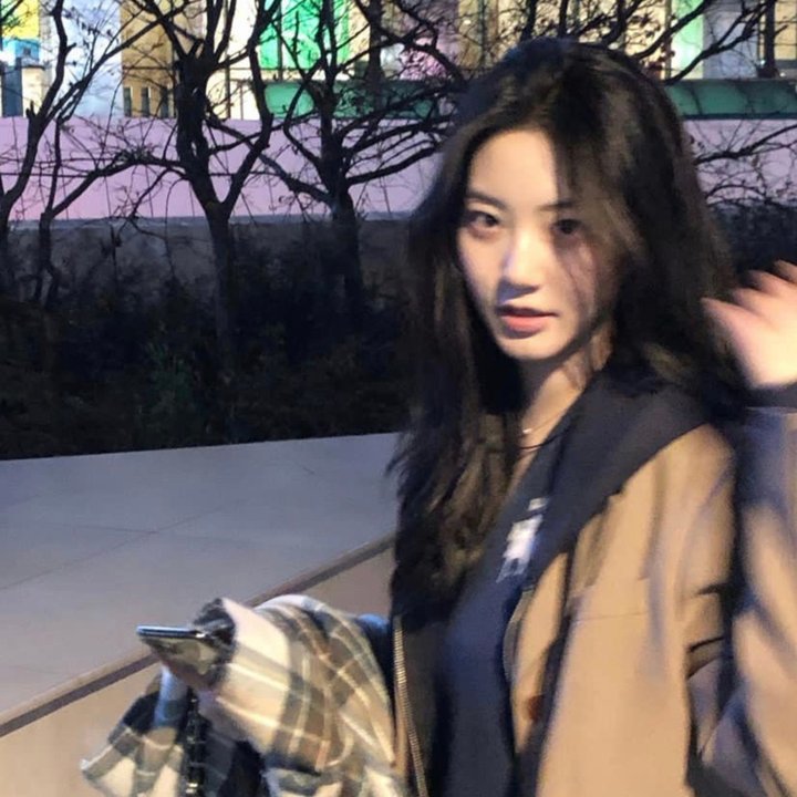 玉女撩春